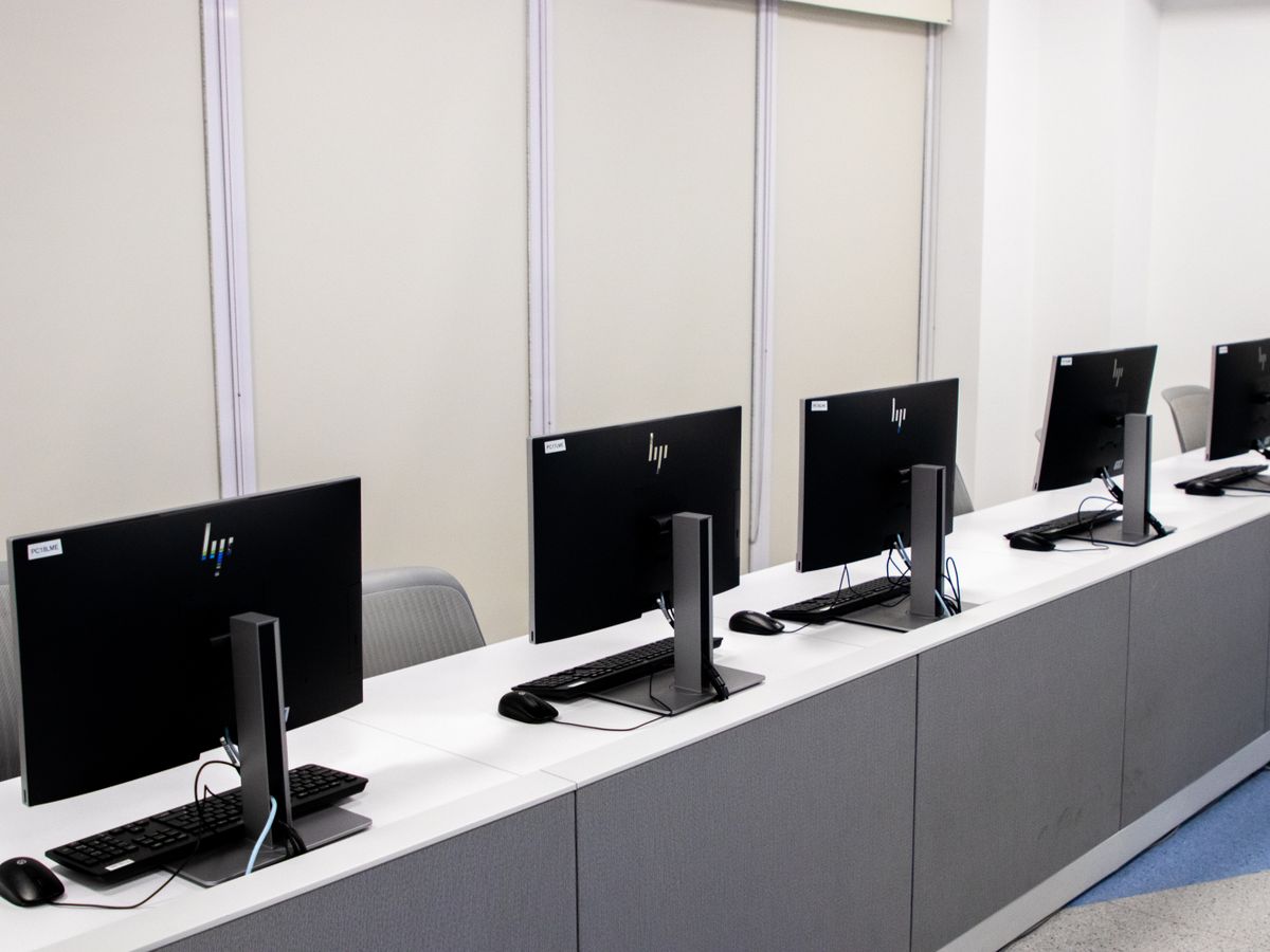 Bộ máy tính để bàn vận hành ổn định cho doanh nghiệp